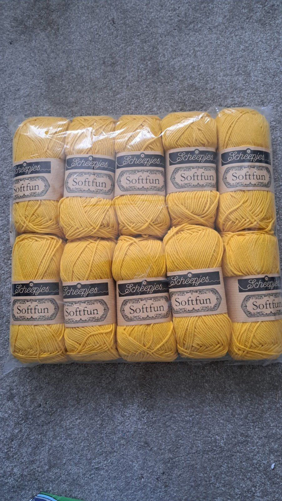 Pakket Scheepjes Softfun 10 bollen - Kleur Bumblebee, Ophalen of Verzenden, Nieuw, Breien of Haken, Wol of Garen
