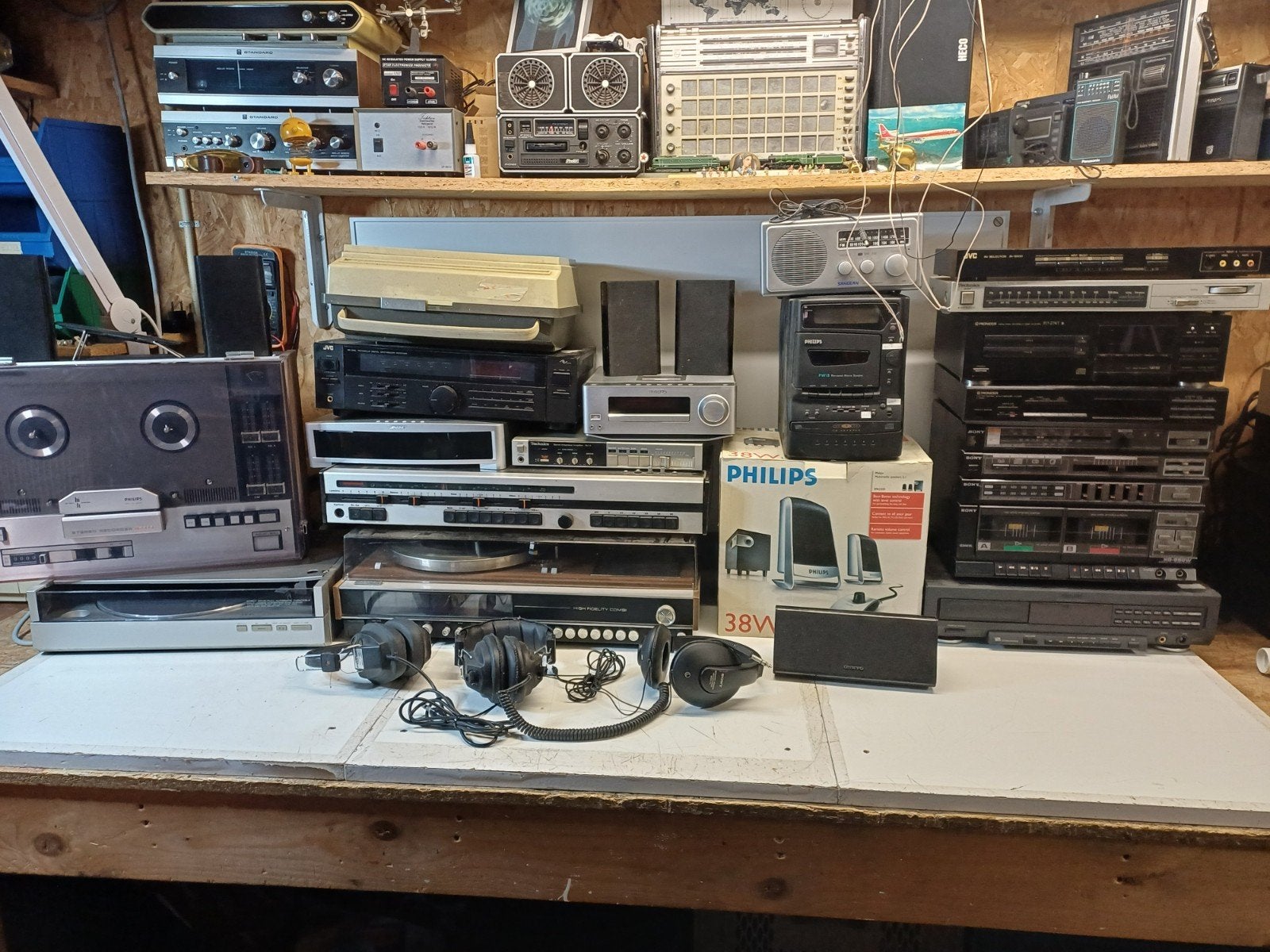 Grote partij  audioapparatuur (Akai, Philips, Sony, Bo