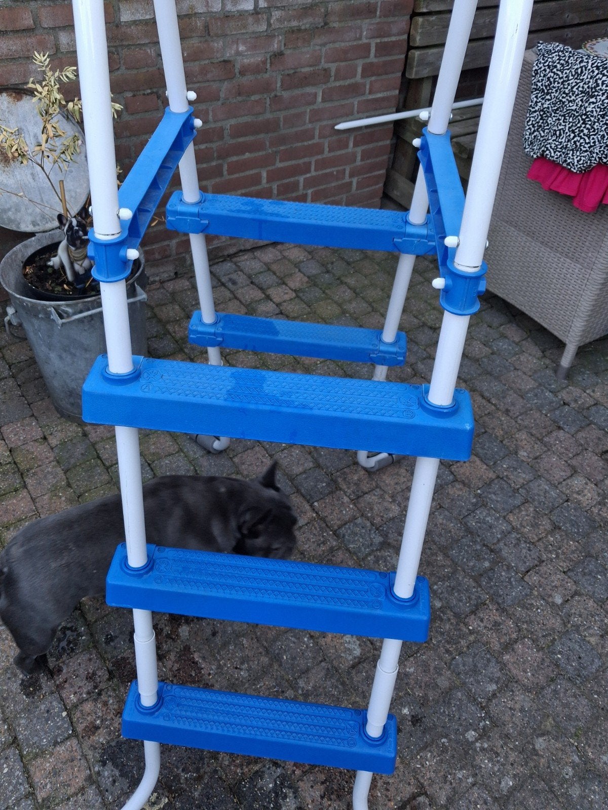 Zwembadtrap, Ophalen, Gebruikt