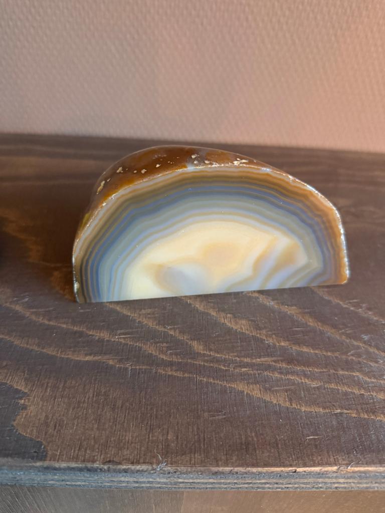 Grote agaat edelsteen halve schijf / decoratiestuk, Ophalen of Verzenden, Zo goed als nieuw