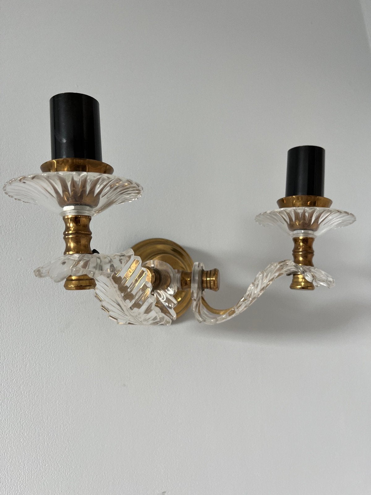 Frans art deco wandlampje. Plexiglas en messing armatuur, Huis en Inrichting, Lampen | Wandlampen, Ophalen of Verzenden