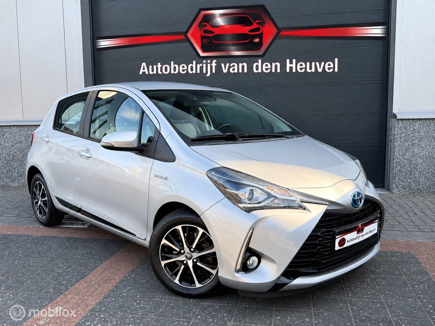 Toyota Yaris 1.5 Hybrid |55.000 KM| Keyless| Navi |Carplay*, Auto's, Gebruikt, 4 cilinders, Bedrijf, Grijs