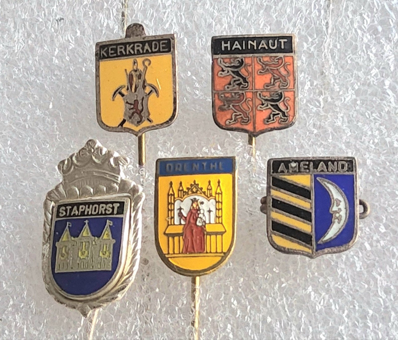 Set van 5 vintage speldjes, Ophalen of Verzenden, Gebruikt, Stad of Land, Speldje of Pin