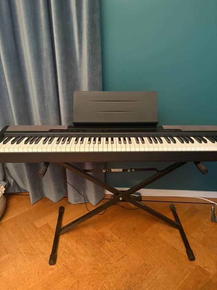 Casio CDP-100 Digitale Piano met Pedaal en Standaard, Muziek en Instrumenten, Ophalen, Gebruikt, Zwart, Digitaal