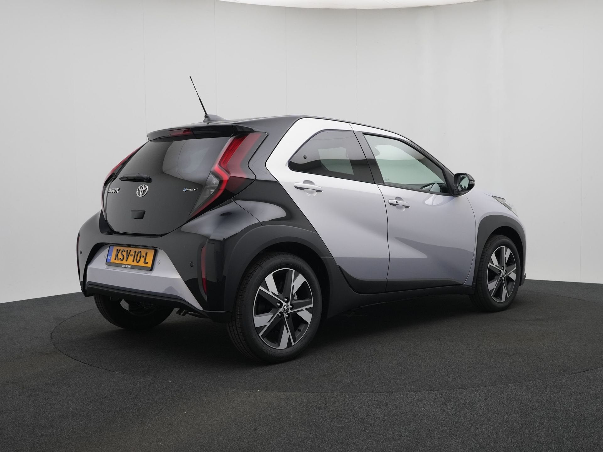 Toyota Aygo X Hybrid 115 pulse | Easy Pack | (bj 2026), 12 maanden, Stof, Parkeersensor, 116 pk