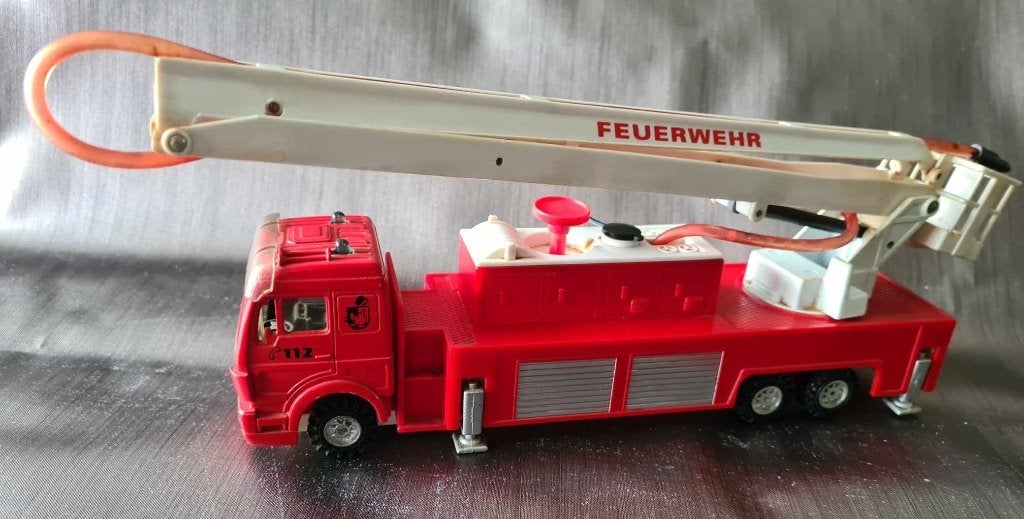 2 x Brandweerwagen met ladder en spuit Mercedes-Benz, Ophalen of Verzenden, Zo goed als nieuw, Bus of Vrachtwagen, SIKU