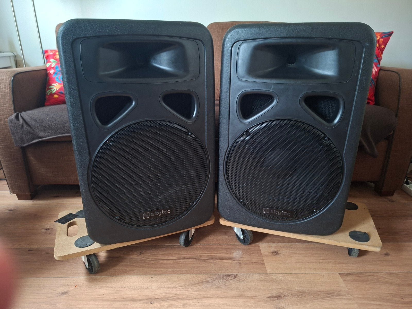 Skytec actieve speakerset - Krachtig geluid voor elk feest, Gebruikt, Speakerset, Ophalen of Verzenden, AUX-ingang
