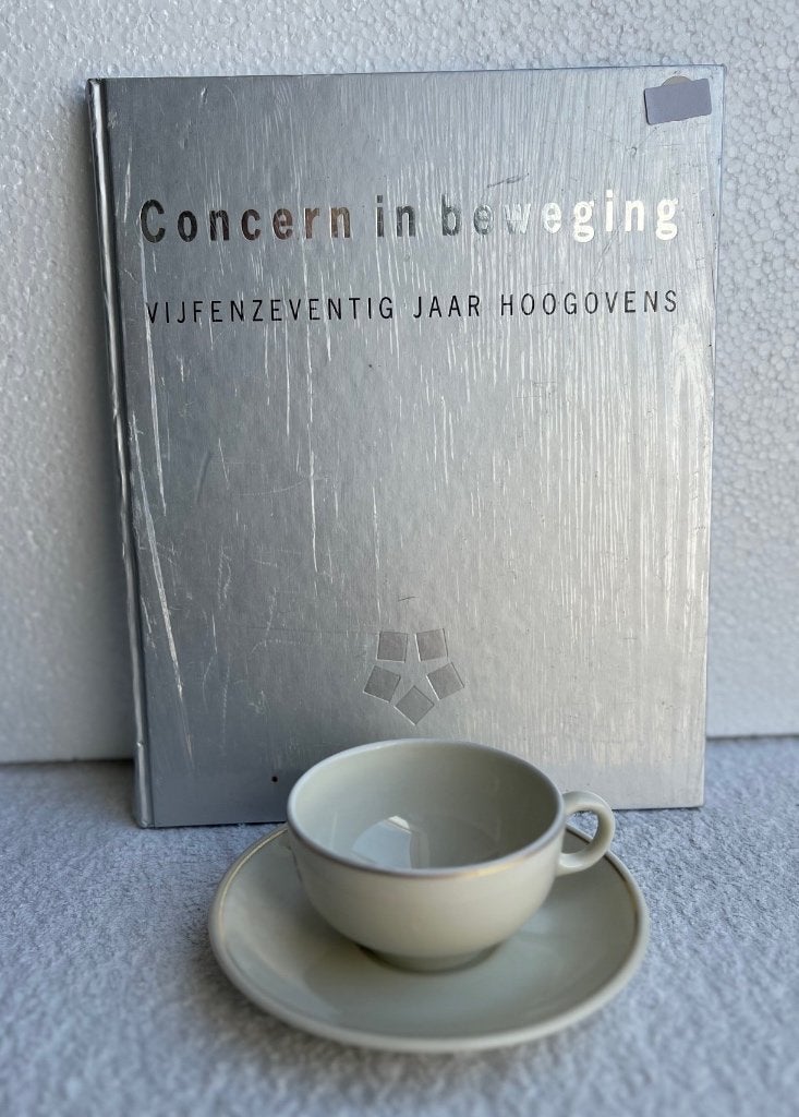 Boek en kop en schotel van Hoogovens IJmuiden 75 jaar!, Ophalen of Verzenden, Zo goed als nieuw, Gebruiksvoorwerp