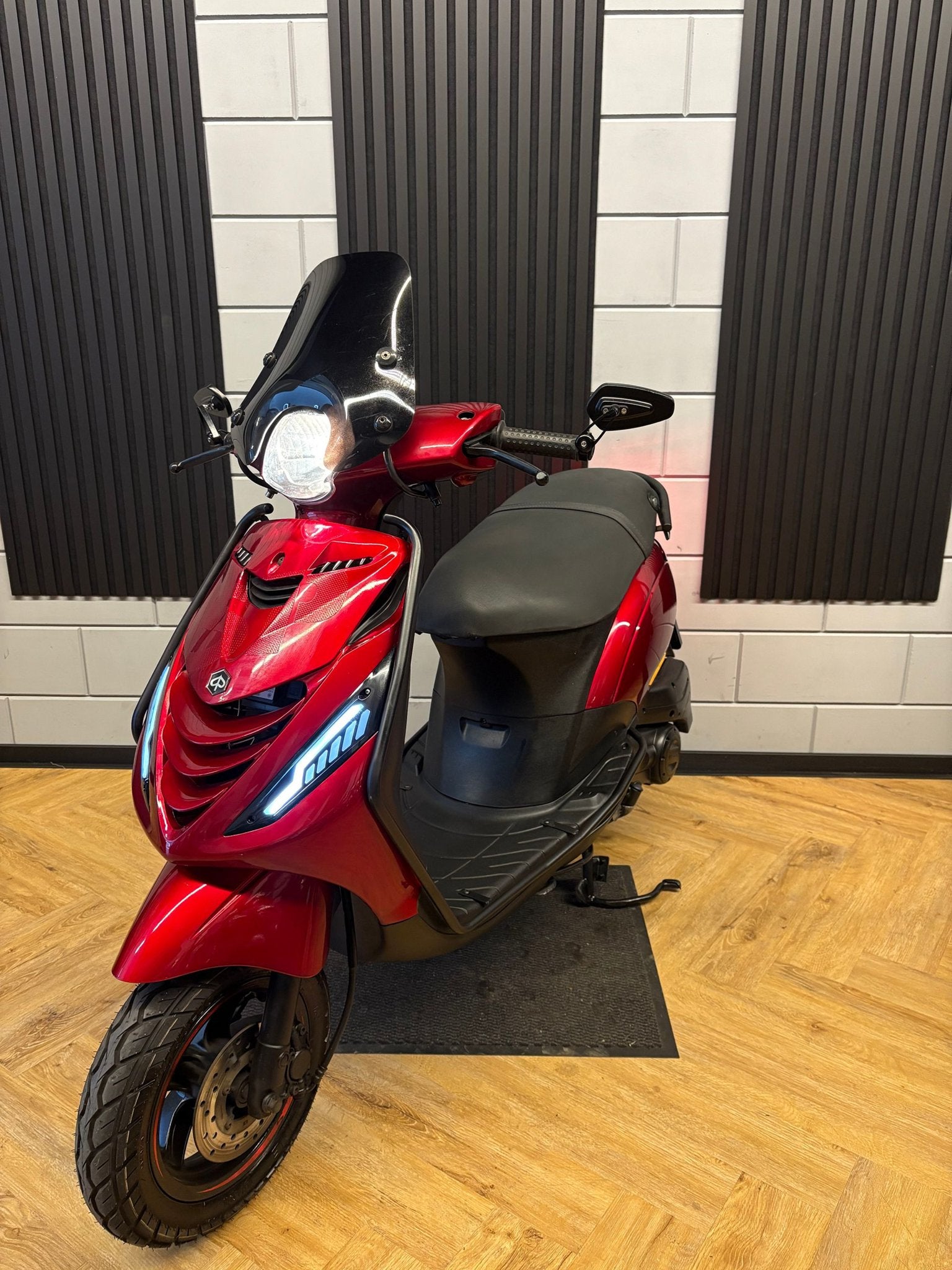 PIAGGIO ZIP 4T 3V BROM 2020 FULL OPTION CANDY RED, Fietsen en Brommers, -, Maximaal 45 km/u, -, Zip