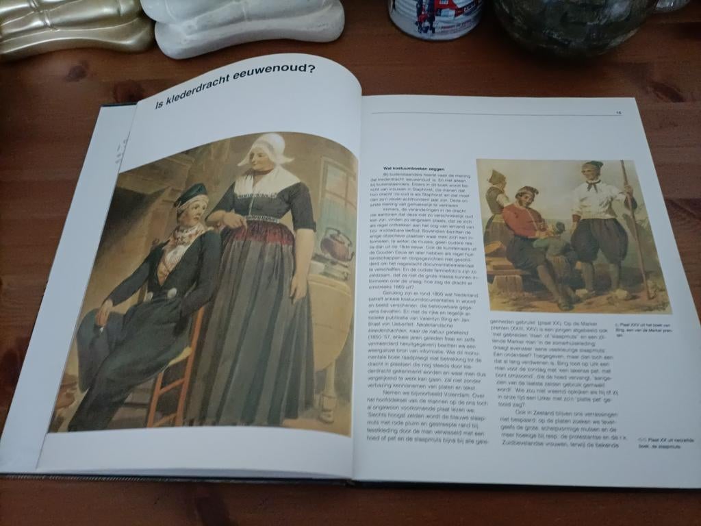Het Grote Klederdrachtenboek - S.J. van der Molen, Ophalen of Verzenden, Gelezen, S.J. van der Molen, Nederland