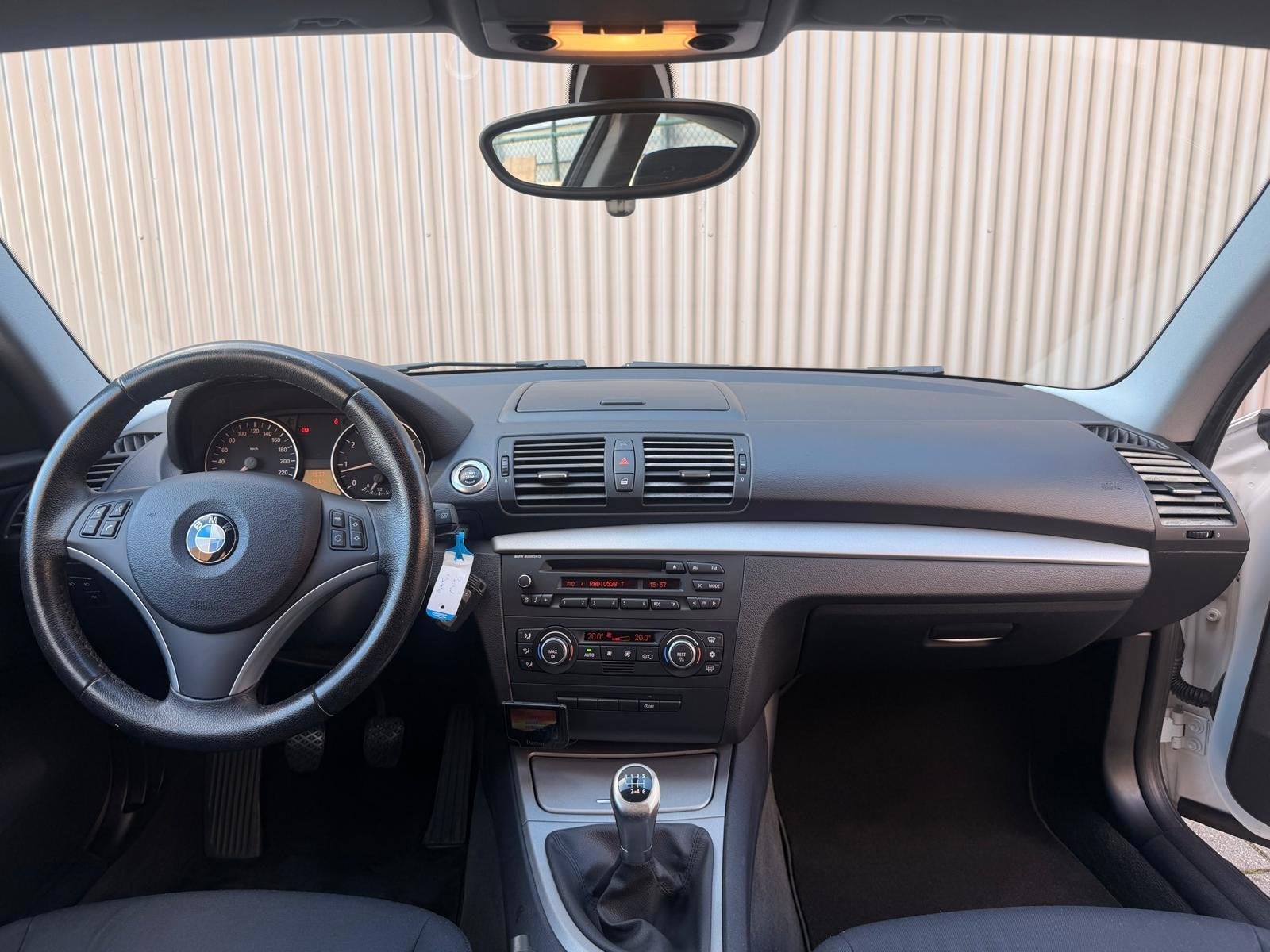 BMW 1-serie 116i Business Line nieuwe ketting|Climate contro, 1-Serie, Achterwielaandrijving, Zwart, 4 cilinders