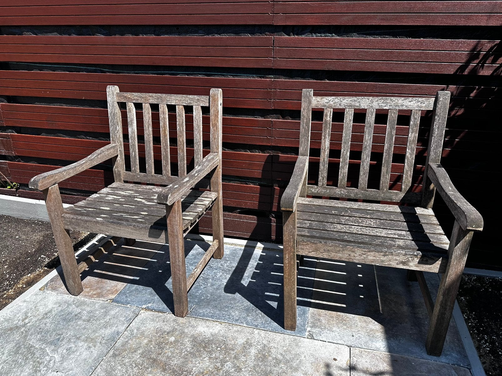2 hard houten tuinstoelen, Ophalen, Zo goed als nieuw, Hout, 2 zitplaatsen