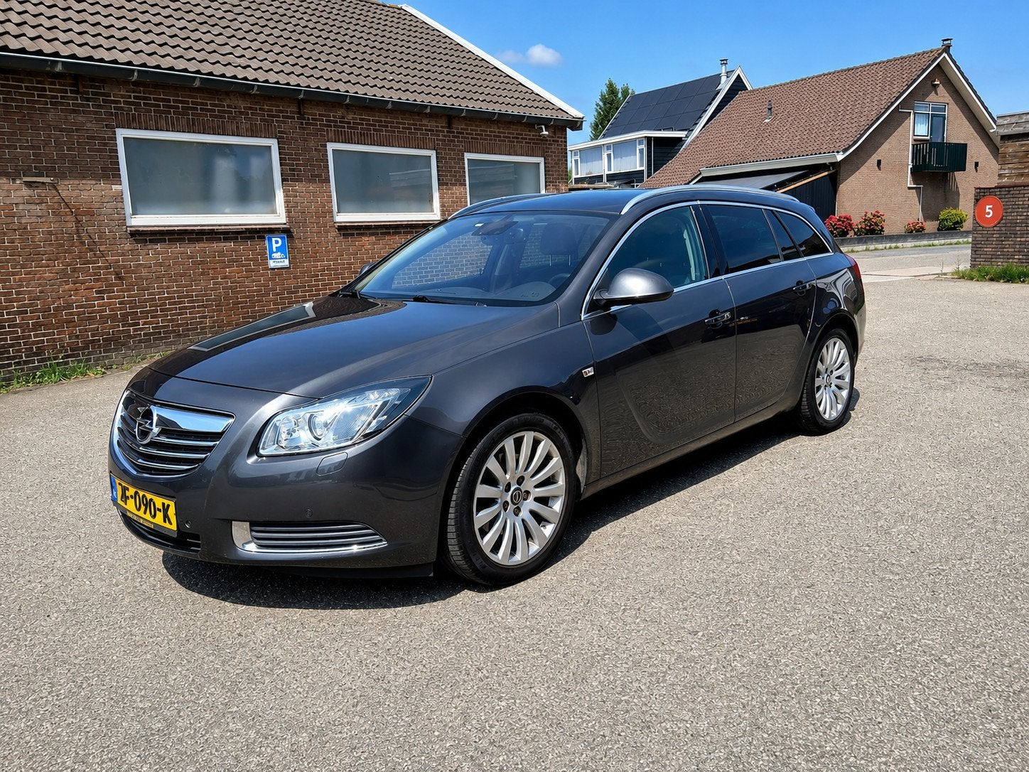 Opel Insignia Sports Tourer 2.0 T Edition 4x4 - Automaat - A, Auto's, 4 cilinders, Handgeschakeld, Vierwielaandrijving, Insignia