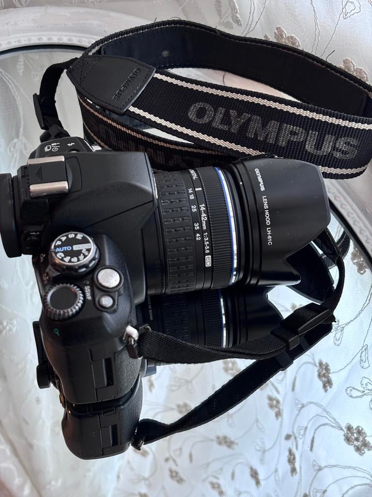 Olympus E-400 Spiegelreflexcamera met 14-42mm lens, Ophalen of Verzenden, Zo goed als nieuw