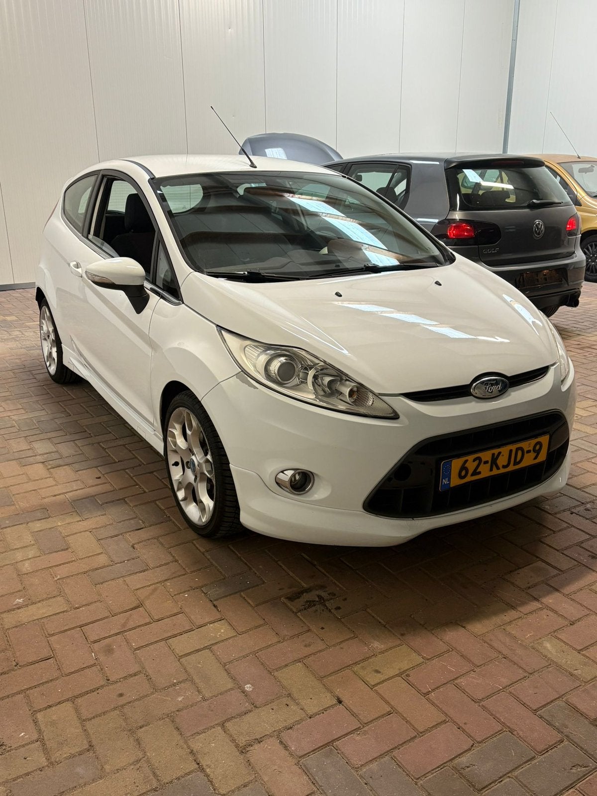 Ford Fiësta 1.25 Airco 60KW 3DR 2009 Wit, Auto's, Voorwielaandrijving, 600 kg, 4 cilinders, Wit