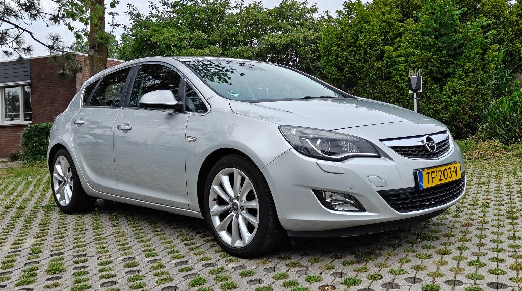 Opel Astra 1.6 Turbo Ecotec 132KW 2012 Zilver (146.255 km), Auto's, Voorwielaandrijving, Euro 5, Zwart, 4 cilinders
