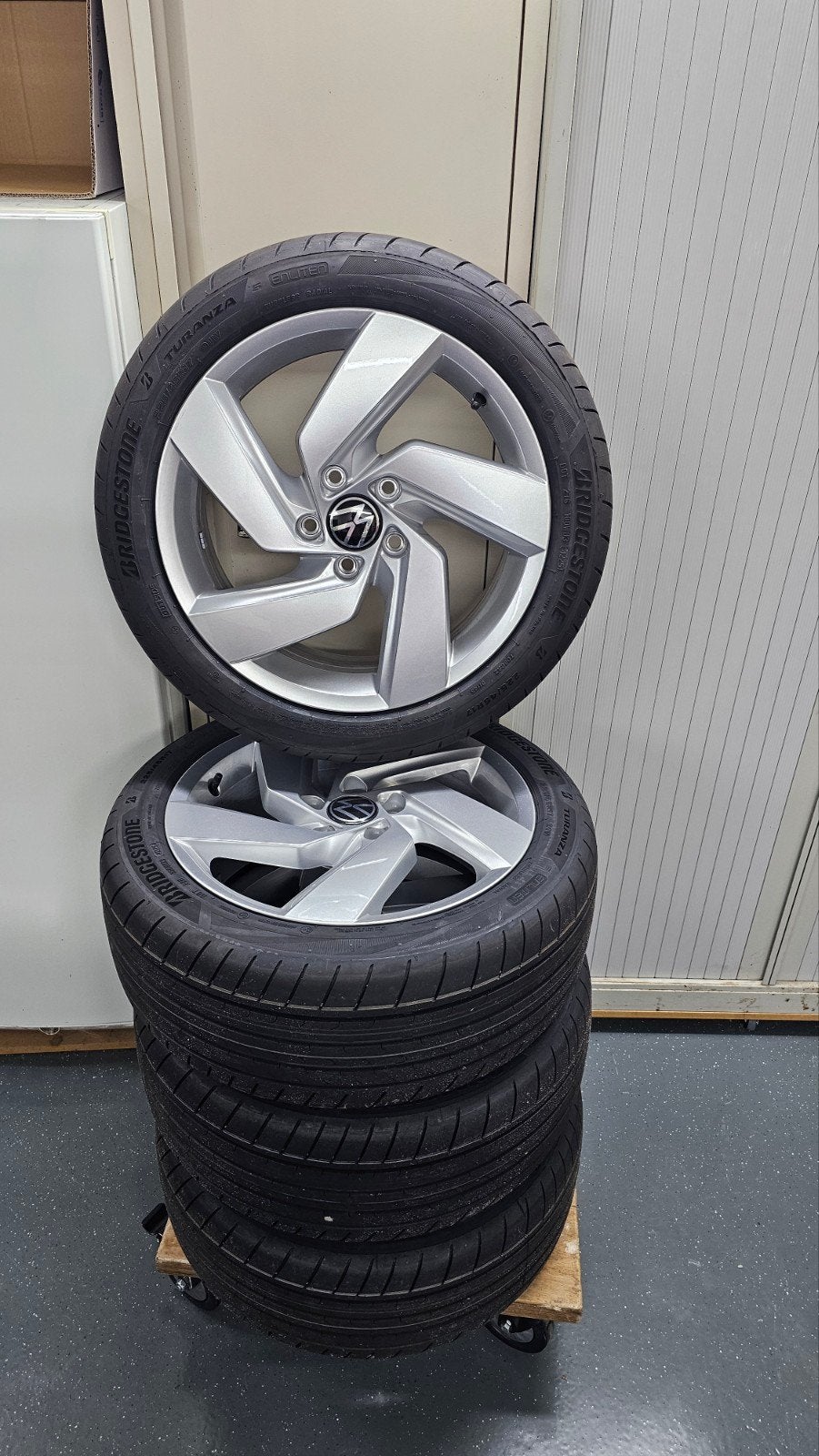 Orginele velgen met banden Golf 8  8.5, Ophalen, Nieuw, 17 inch, Band(en)