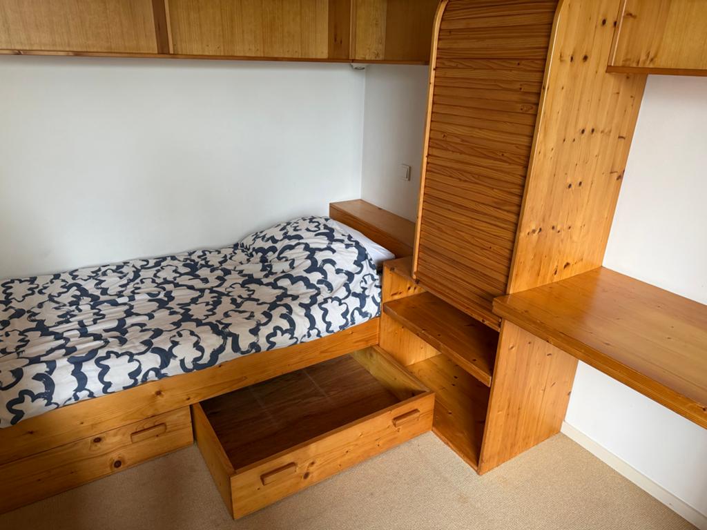 Massief grenenhouten tienerkamer met bed, bureau en kast, Huis en Inrichting, Ophalen, Gebruikt, Eenpersoons
