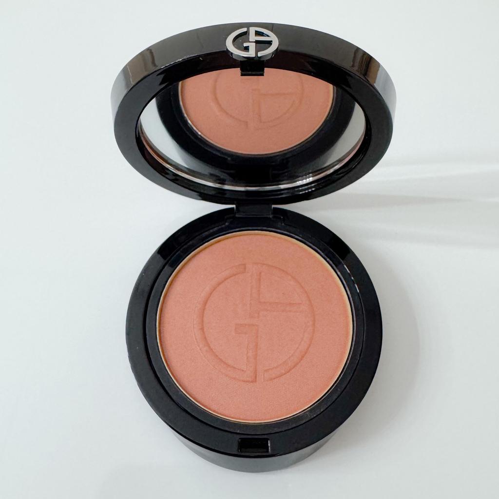 Armani Luminous Silk Glow Blush in 11 In Love, Wangen, Overige kleuren, Verzenden, Zo goed als nieuw