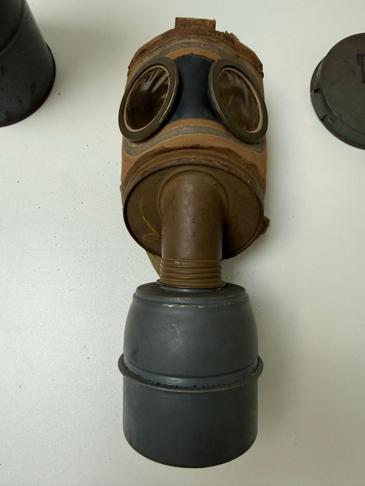 Frans burger gasmasker met Bus - WOII Militaria, Ophalen of Verzenden, Landmacht, Duitsland, Overige typen