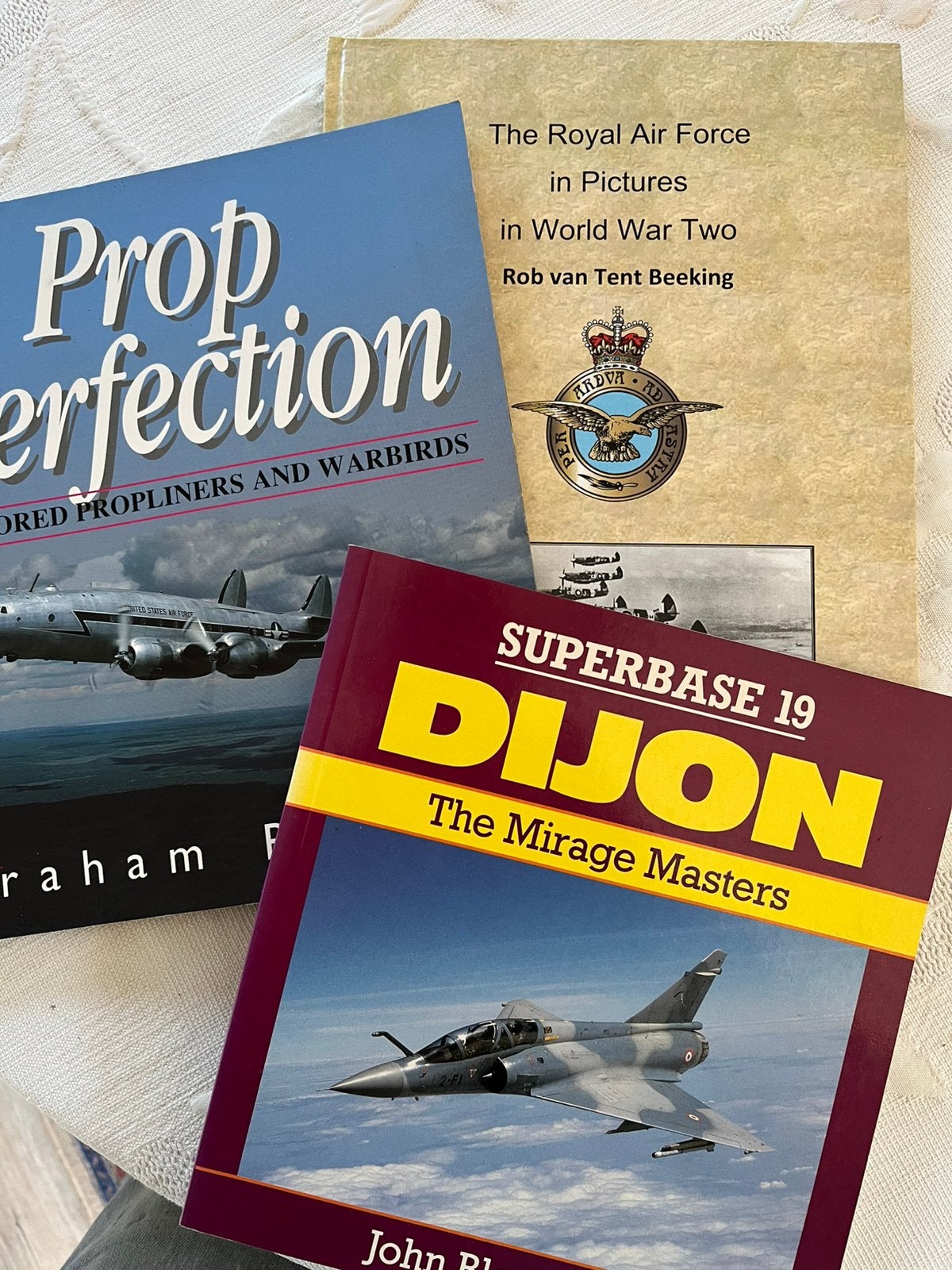 Drie vliegtuig boeken Spitfires, Mirage en Connie, Boeken, Ophalen of Verzenden, Tweede Wereldoorlog, Zo goed als nieuw, Luchtmacht