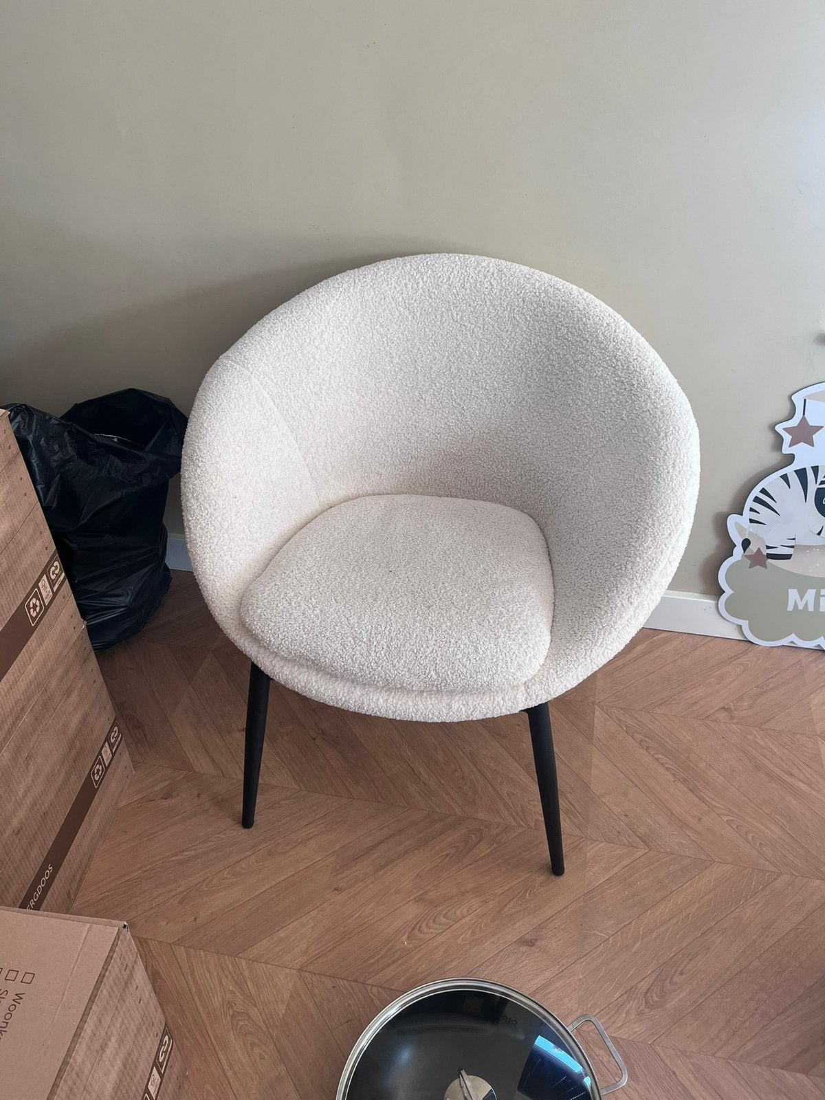 Witte teddy bouclé fauteuil/stoel Kwantum – ronde stoel, Ophalen, Zo goed als nieuw, Stof