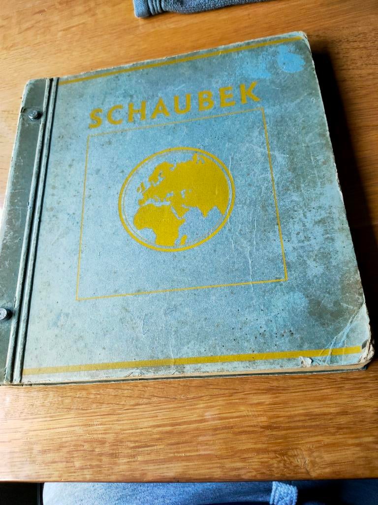 Zeer oud Schaubek album met wereld inhoud (voorbedrukt), Ophalen of Verzenden