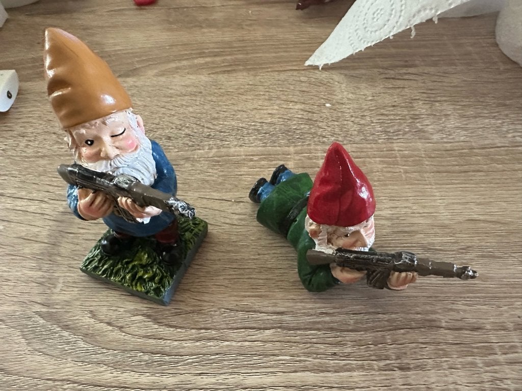 2x Tuinkabouter Met Wapen / Kabouter Beeldje Gnoom Leger, Verzenden, Nieuw, Tuinkabouter