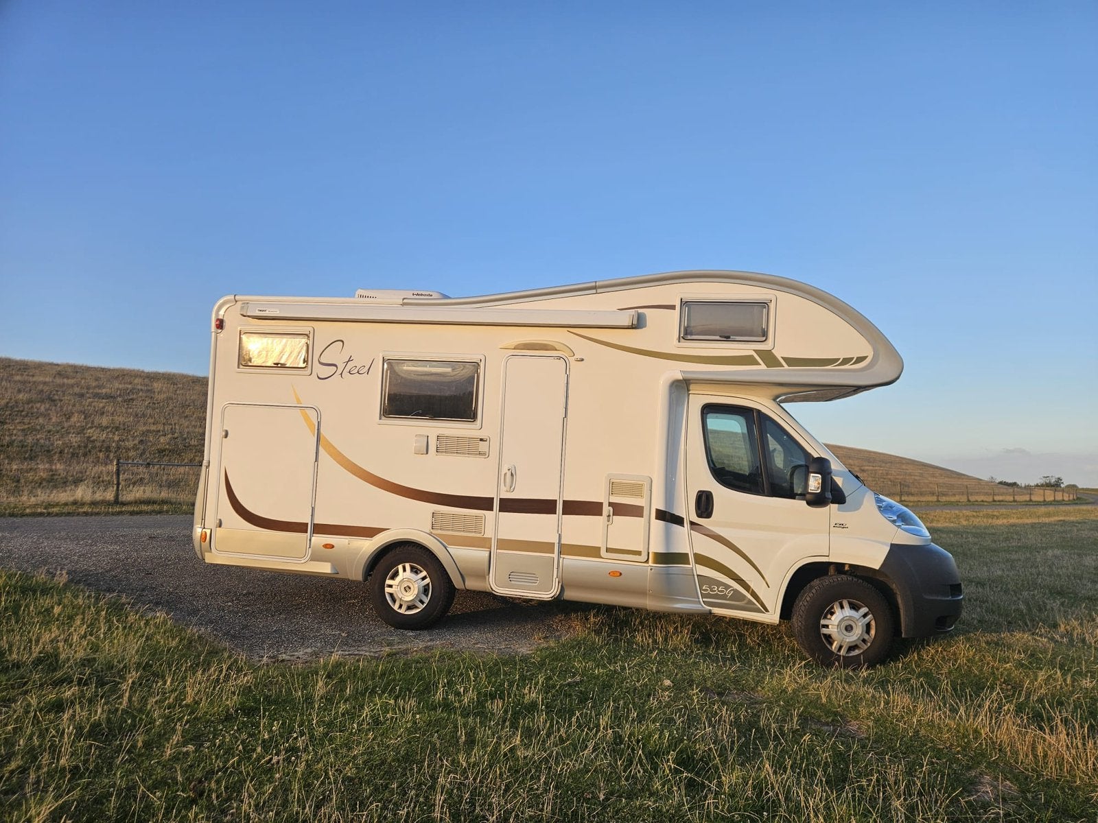Te koop Mc Louis camper steel 535 6 persoons, Caravans en Kamperen, Campers, Alkoof, Fiat, Diesel, Particulier