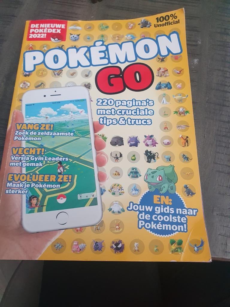 Te koop Pokemon go pokedex 2022, Ophalen of Verzenden, Zo goed als nieuw