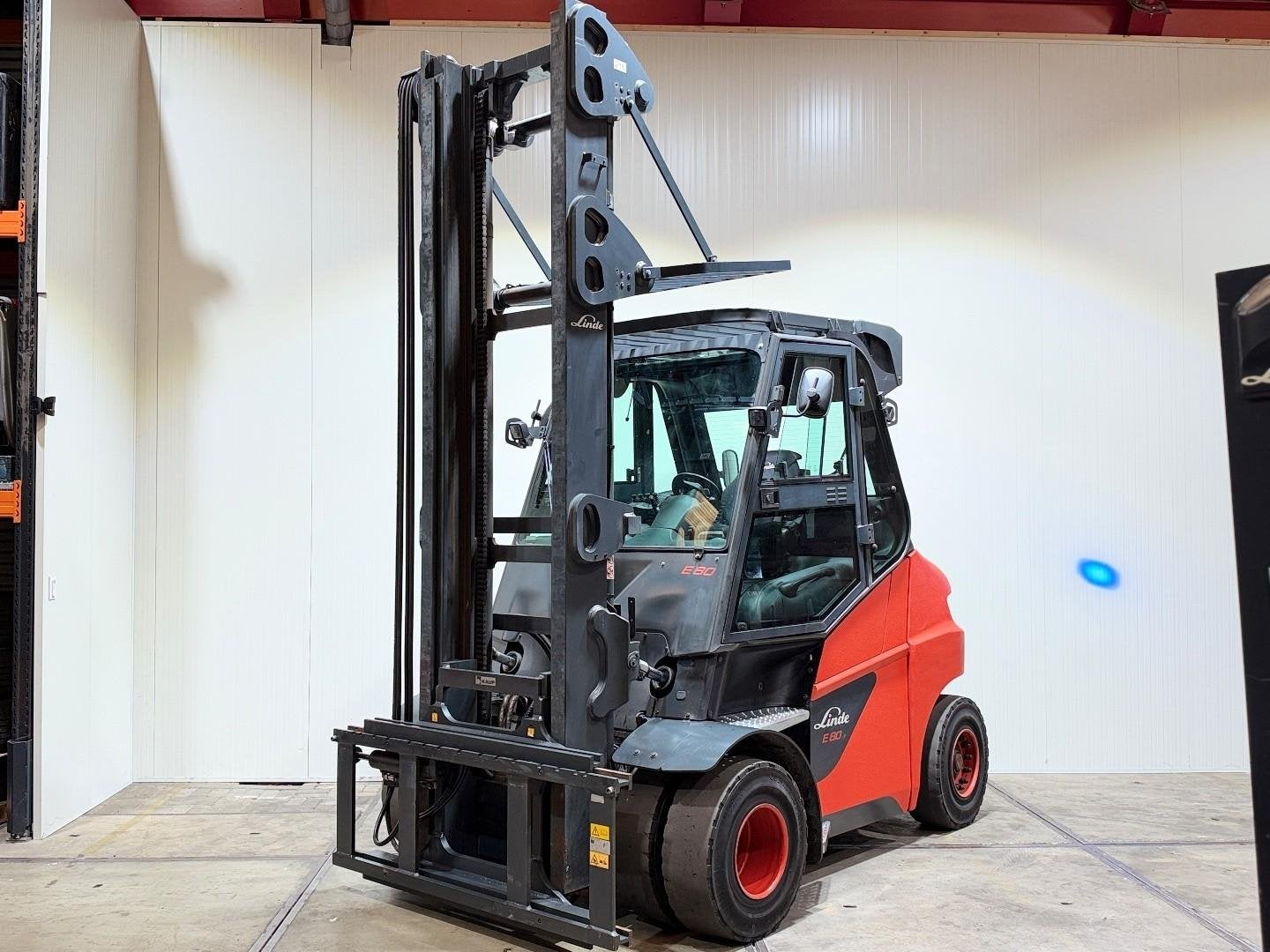 Linde E80 BJ 2021 5,6M 4x ventiel Elektrische heftruck Sides