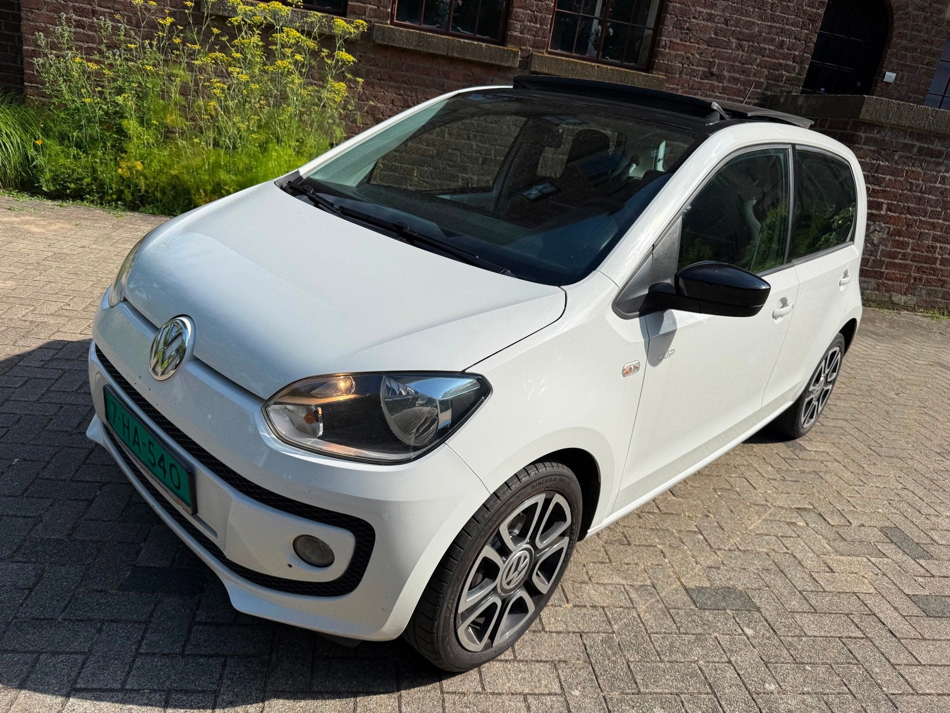 Volkswagen Up! 1.0 up! Cup Edition BlueMotion Pannodak Veel, Voorwielaandrijving, Stof, Gebruikt, Up!