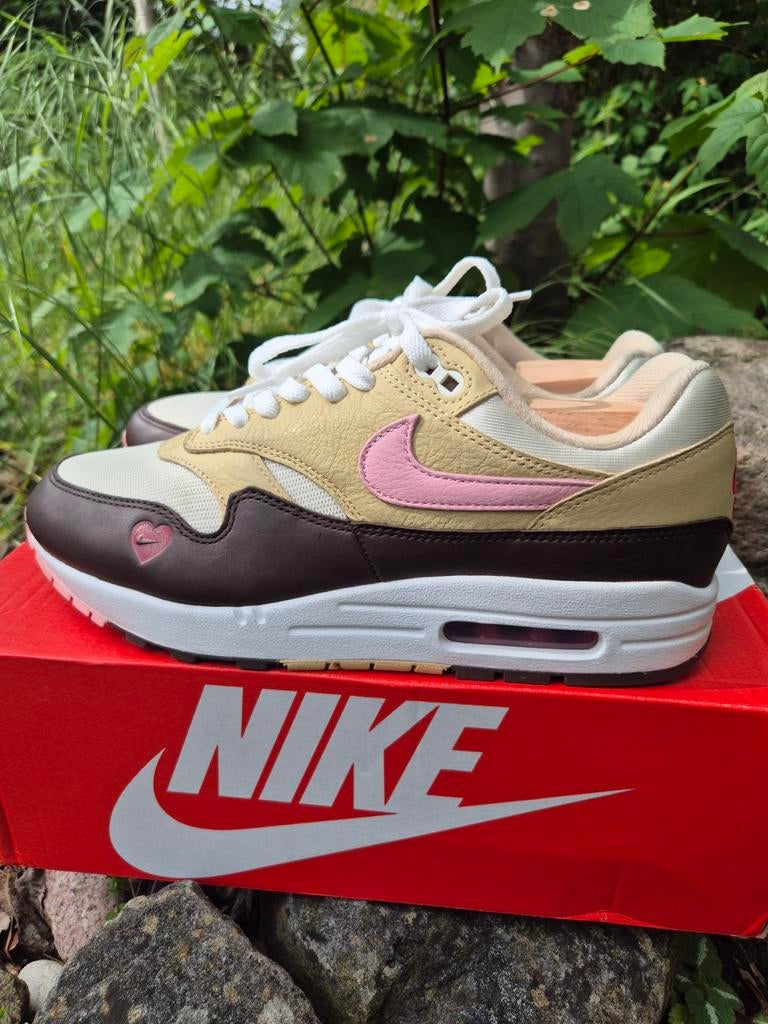 Nike air max 1 Valentine's day m 41, Kleding | Dames, Schoenen, Bruin, Nike, Ophalen of Verzenden, Sneakers of Gympen