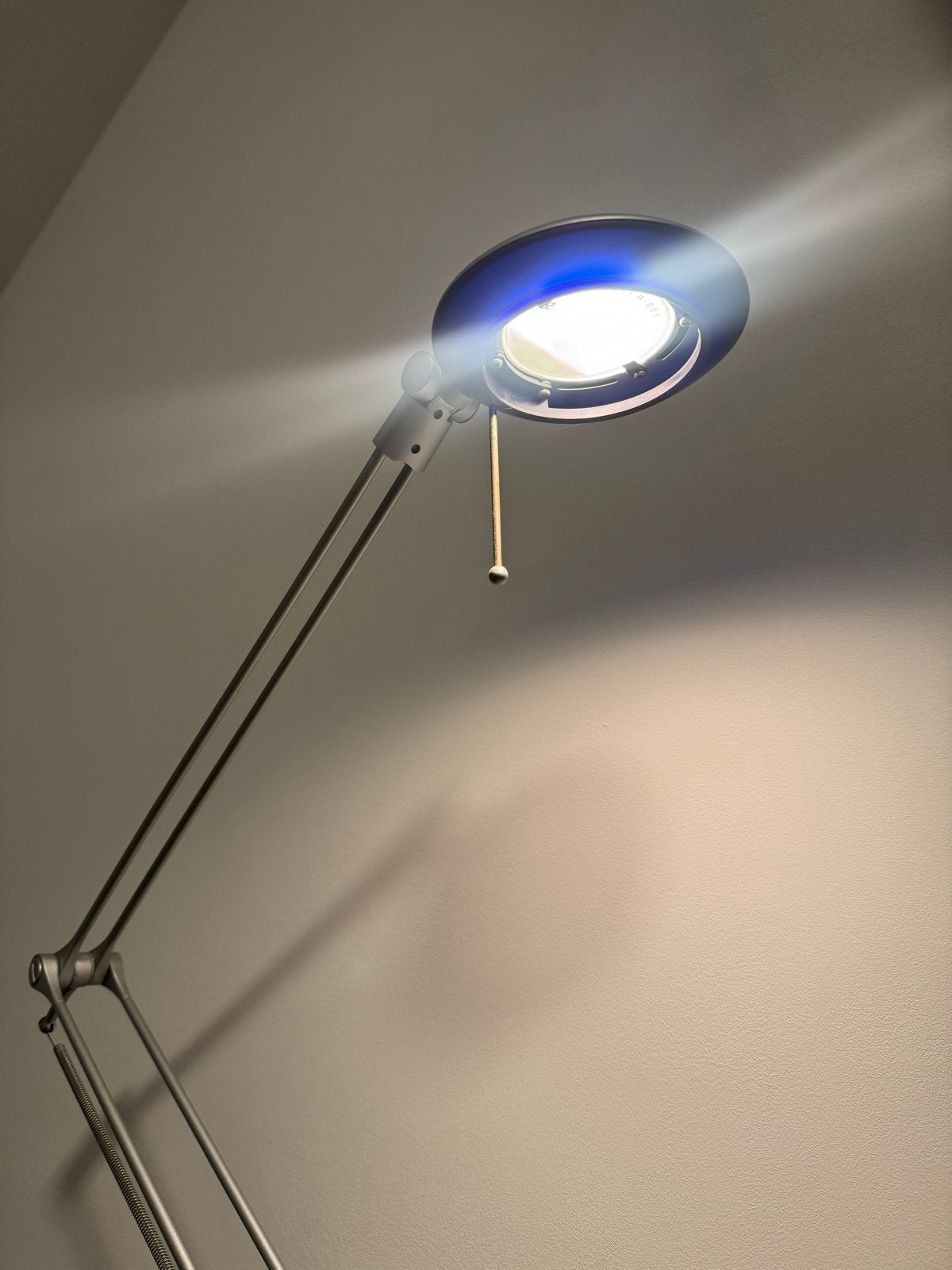 IKEA Farja Bureaulamp - Verstelbaar en Modern Design, Overige fittingen, Ophalen of Verzenden, Zo goed als nieuw, Grijs
