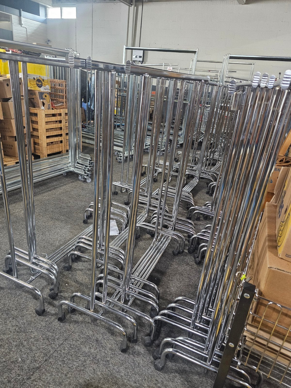 Diverse kledingrekken te koop - 25 euro per stuk, Zakelijke goederen, Aankleding binnen, Ophalen of Verzenden, Gebruikt, Overige typen