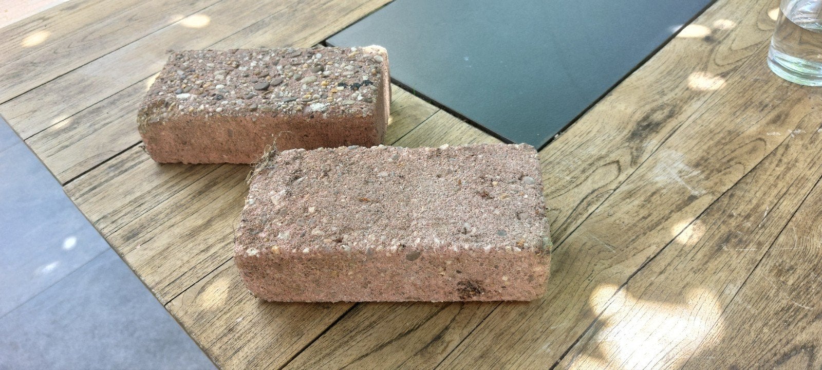 Gezocht: 30m2 gebruikte stenen 21x10x6cm (zie foto), Ophalen of Verzenden