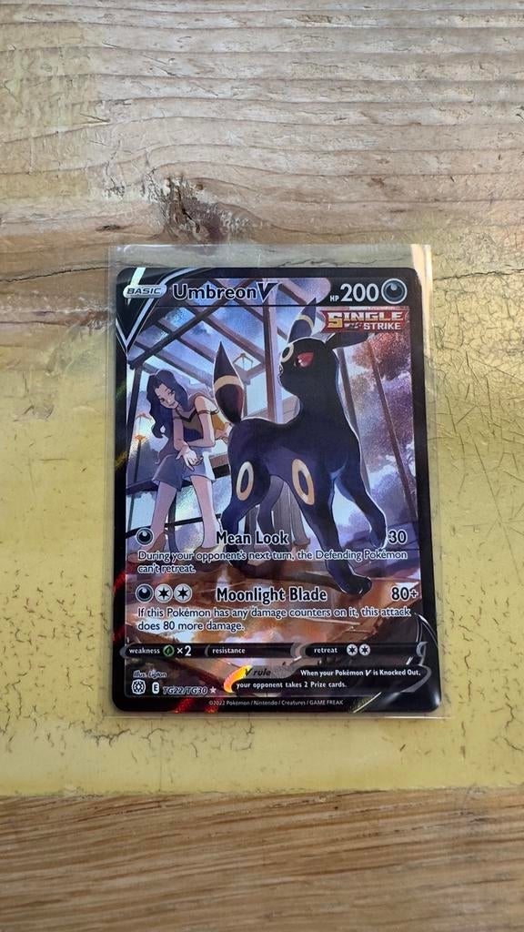Umbreon V TG22/TG30, Ophalen of Verzenden, Zo goed als nieuw, Losse kaart, Foil