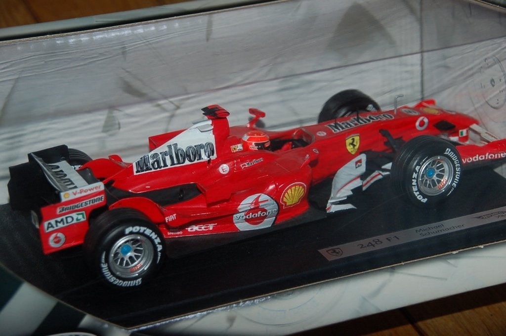 1:18 FERRARI 248 F1 SCHUMACHER MARLBORO Hotwheels WRH, Verzenden, Zo goed als nieuw, Auto, Hot Wheels