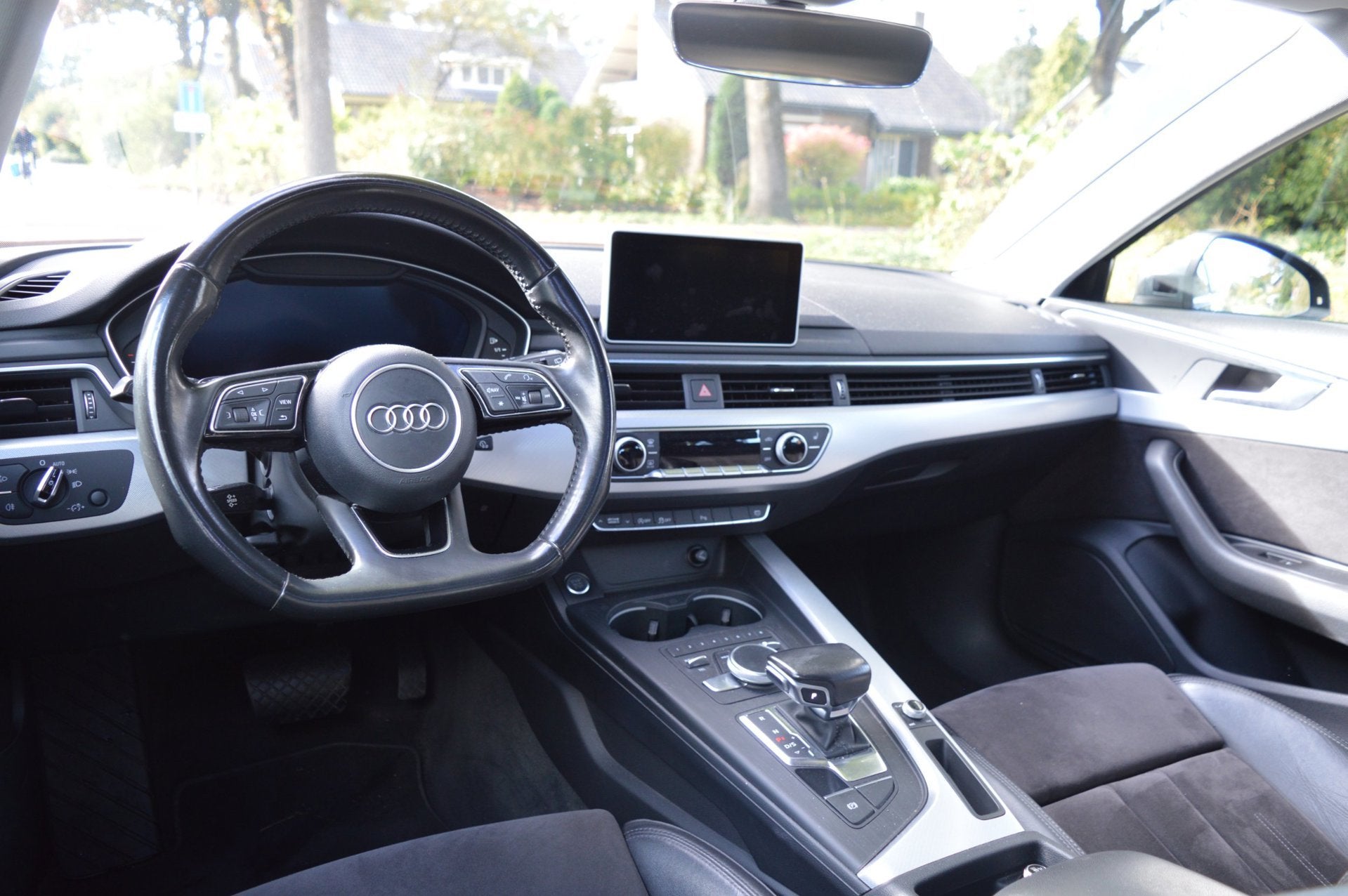 Audi A4 AVANT 2.0 TFSI ultra Sport S Line Panorama/virtual, Auto's, Dealer onderhouden, Gebruikt, 1984 cc, 1435 kg