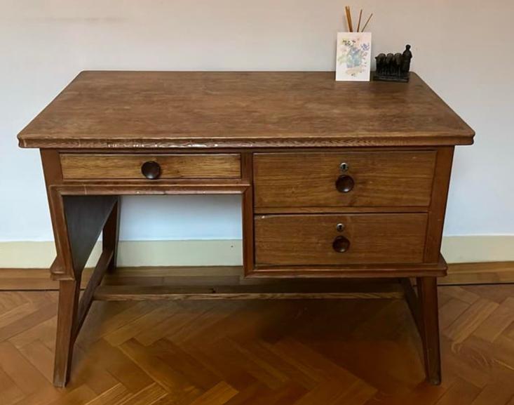 Vintage houten bureau met 3 lades, Ophalen, Met lades, Gebruikt, 110 cm