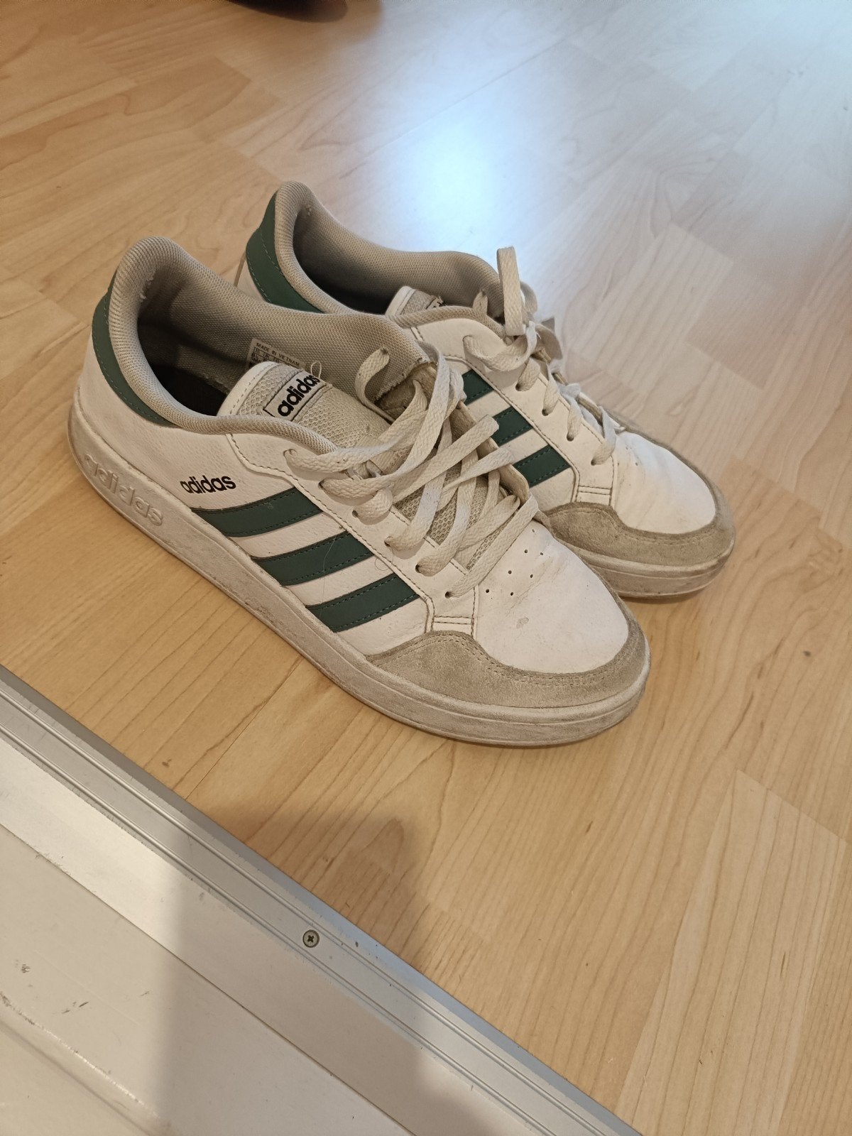 Adidas sneakers wit met groen - Maat 42, Adidas, Wit, Ophalen of Verzenden, Sneakers of Gympen