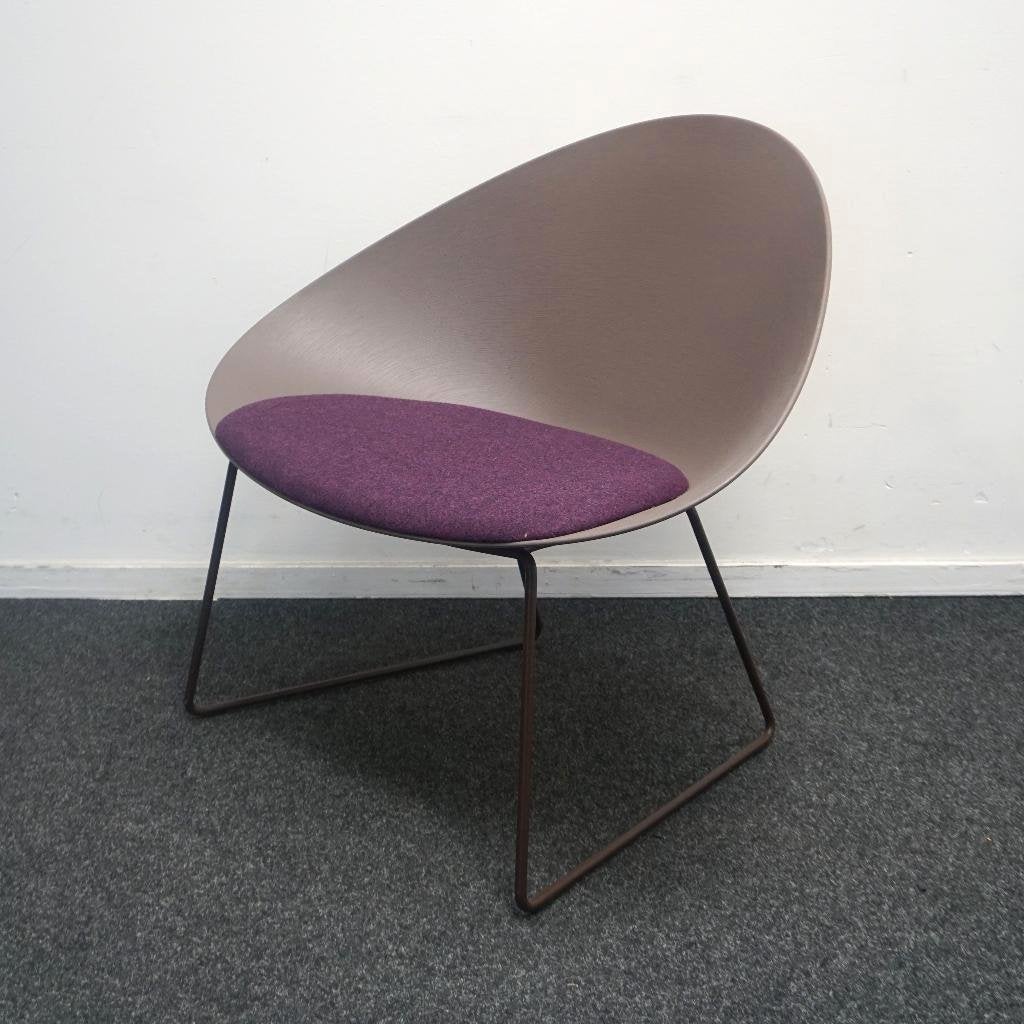 Arper Adell Lounge Chair Design Fauteuils | Bruin / Paars, Huis en Inrichting, Fauteuils, Stof, Gebruikt, -, -