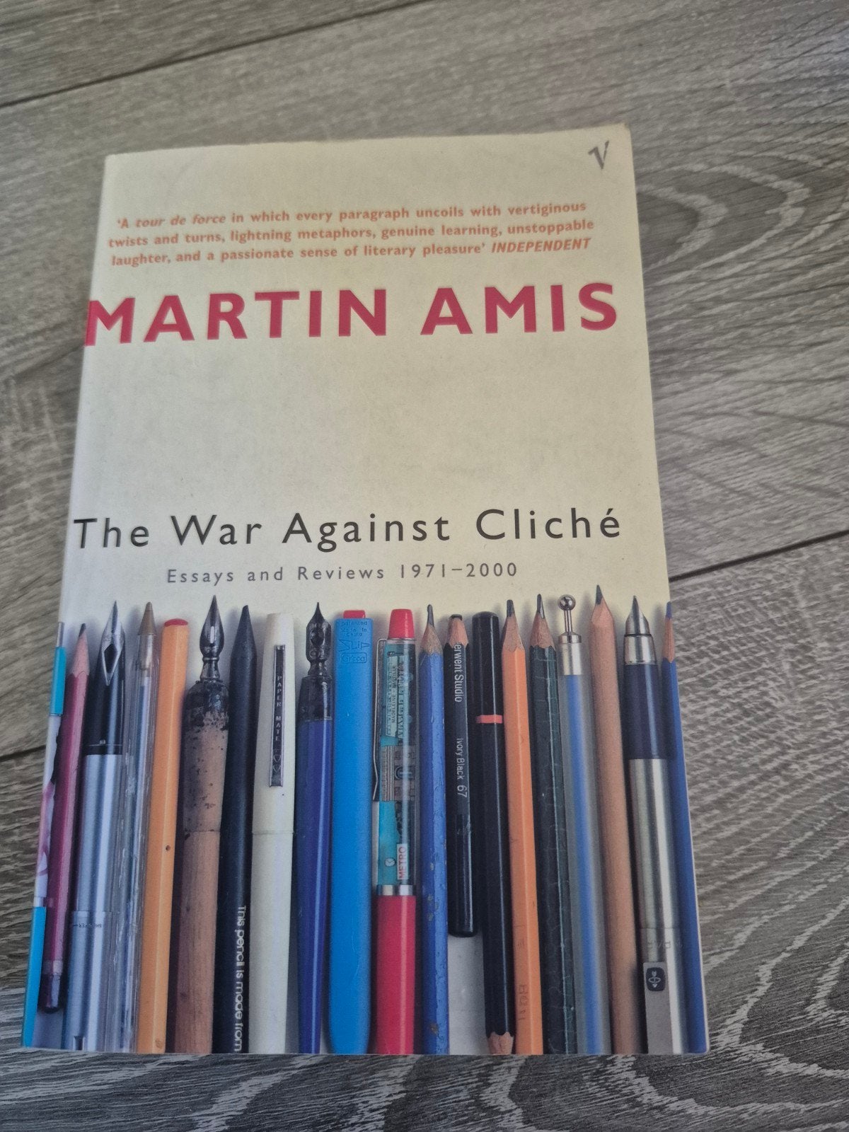 Martin Amis - The War Against Cliché (Engels), Ophalen of Verzenden, Gelezen, Martin Amis, Europa overig