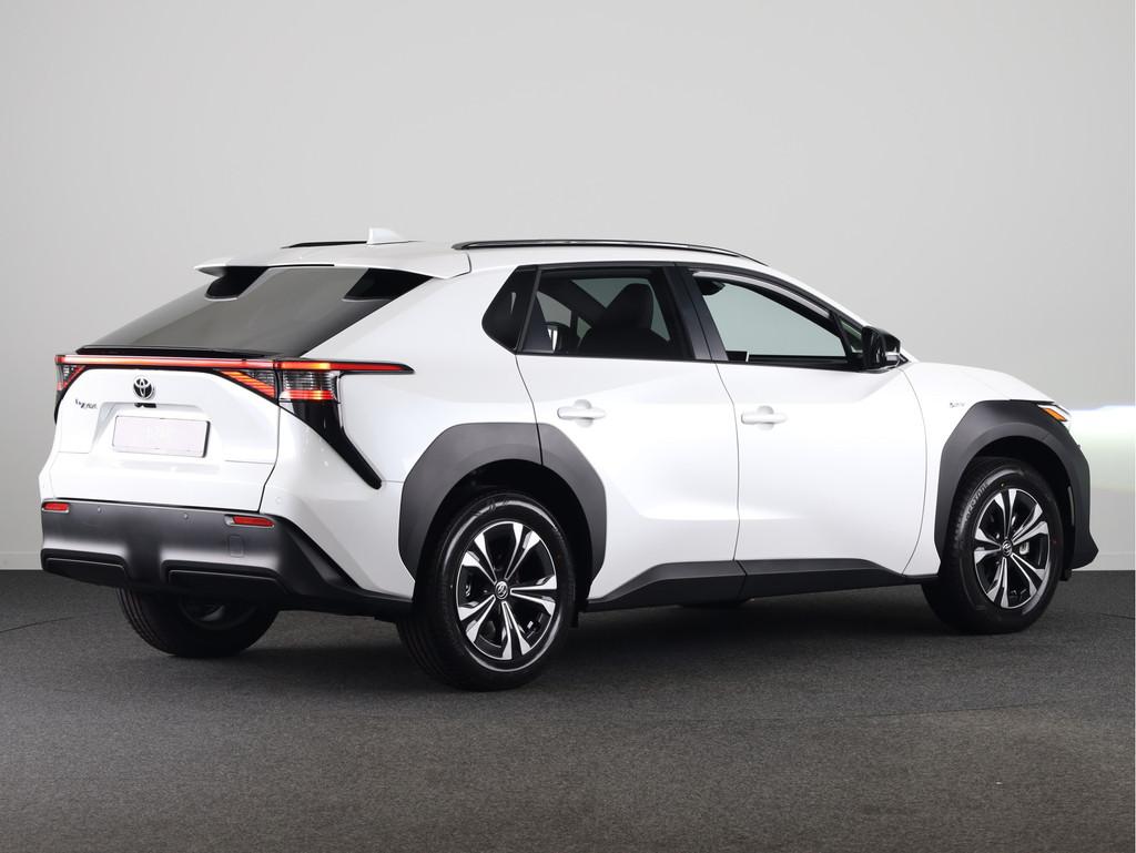 Toyota Bz4x Dynamic 71 kWh *DEMO* | Premium metaallak | Appl, Auto's, Toyota, 12 maanden, 1885 kg, 33 min, Wit
