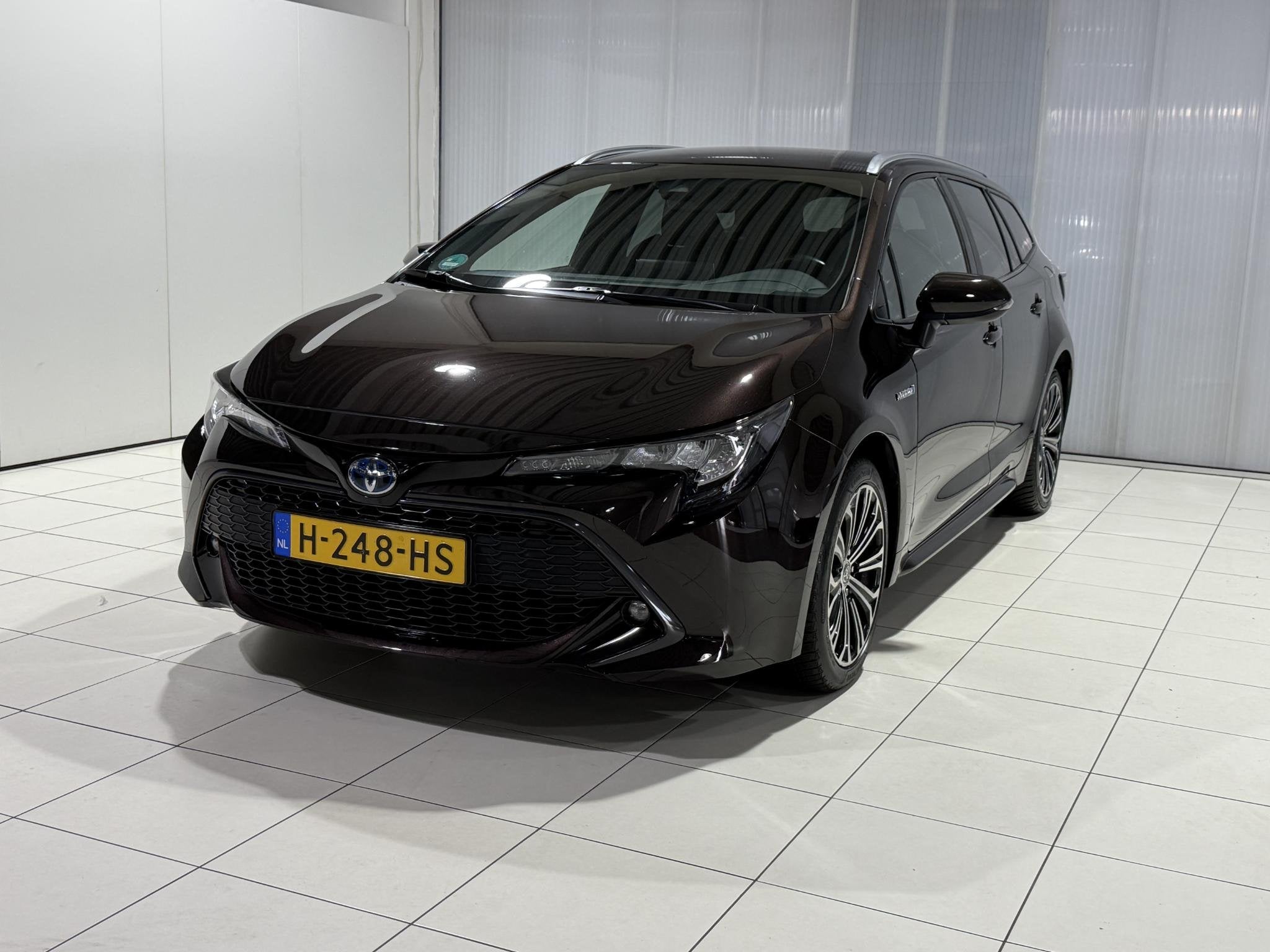 Toyota Corolla Touring Sports 2.0 Hybrid Business Plus | Lee, 1345 kg, 450 kg, Gebruikt, 4 cilinders