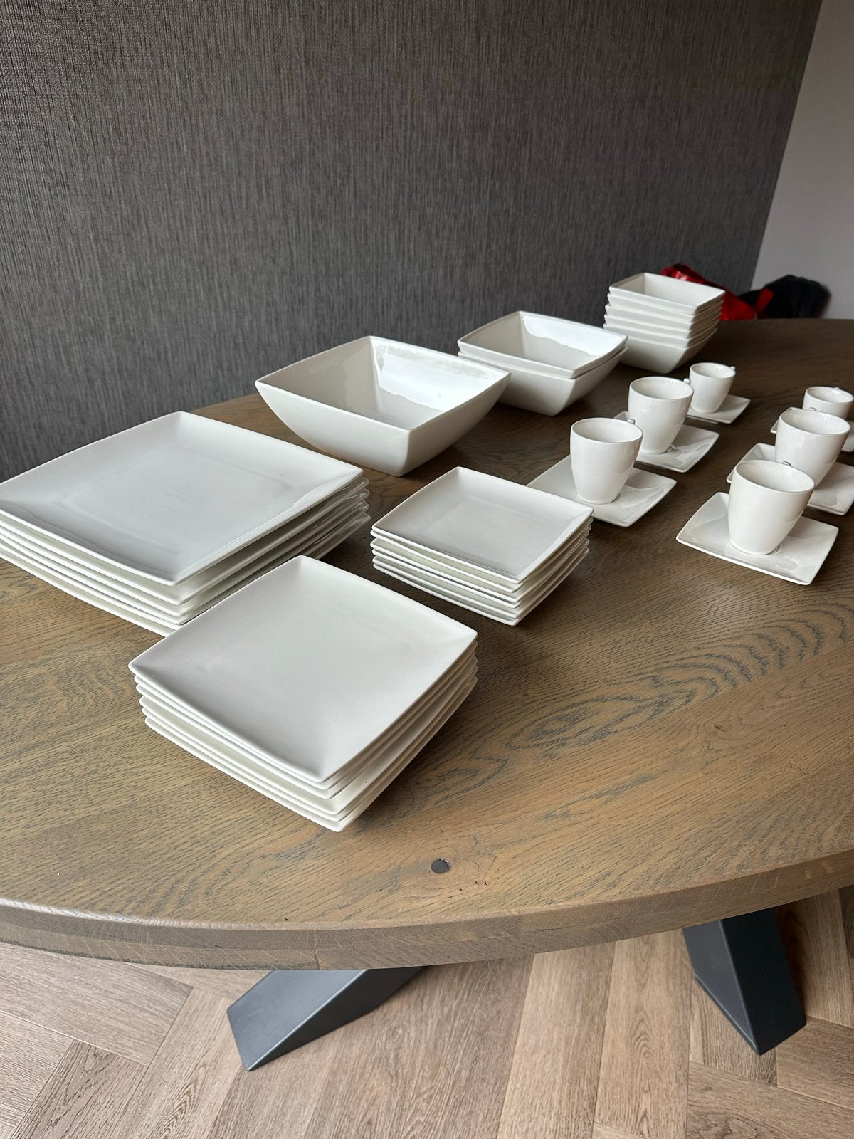 Yong 6-delig servies: modern en stijlvol, Huis en Inrichting, Ophalen, Overige merken, Zo goed als nieuw, Modern