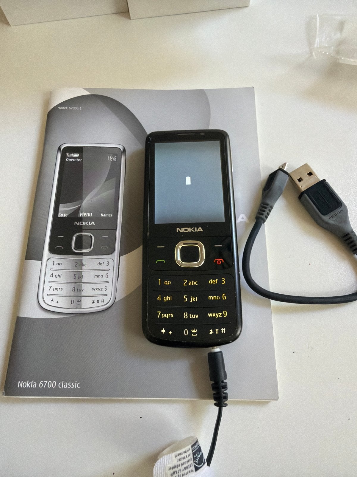 Nokia 6700 classic met snoertje, oplader en handleiding, Gebruikt, Verzenden, Zwart, Fysiek toetsenbord