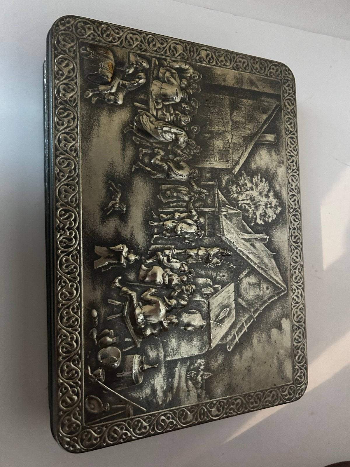 Vintage blik Petria Teniers met reliëf, Ophalen of Verzenden, Gebruikt, Koek(jes), Overige merken