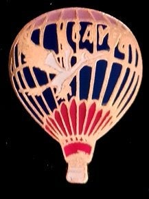 Ballon pin- blauw rood wit, Verzamelen, Verzenden, Nieuw, Transport, Speldje of Pin