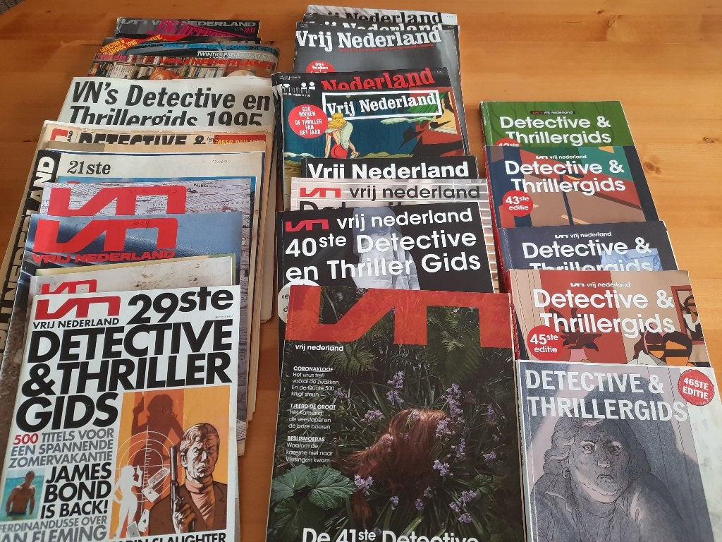 Bieden Veertig Vrij Nederland Thrillergidsen, Ophalen of Verzenden, Gelezen